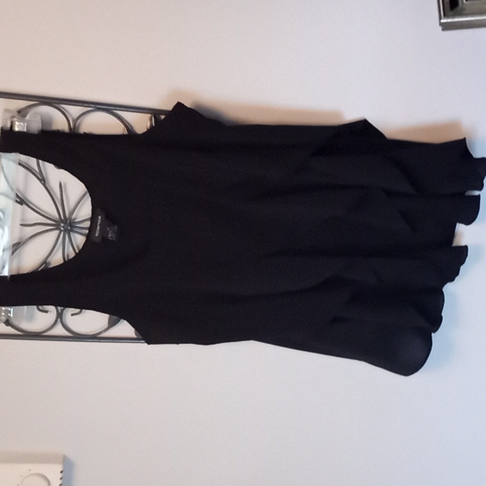 Black ruffled tank top